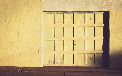 Signs It’s Time to Update Your Commercial Garage Door